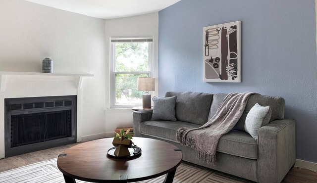 Landing | Chic 2BD, Tennis Court, Pool