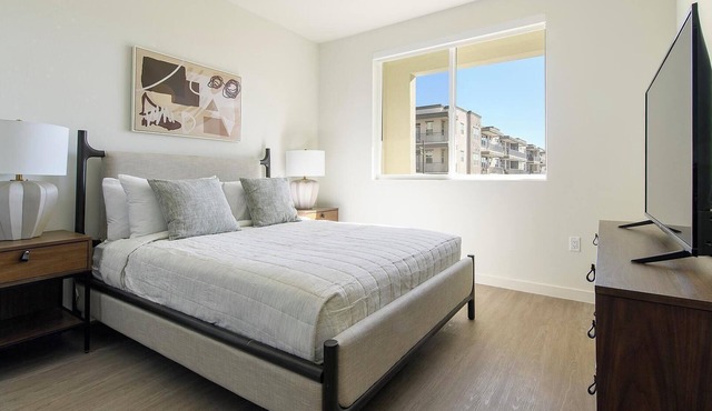 Landing | Chic 2BD, Clubhouse, Pool