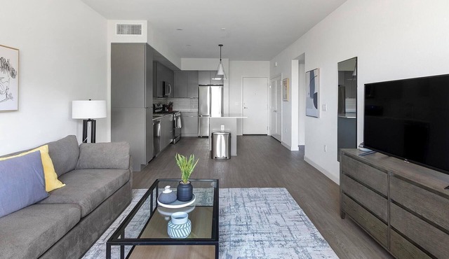 Landing | Chic 2BD, Clubhouse, Rooftop Lounge