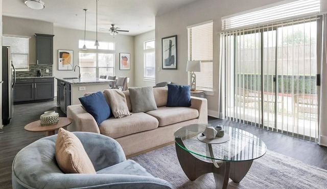 Landing | Chic 2BD, Yoga Studio, Gym