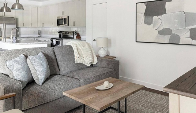 Landing | Chic 2BD, Yoga Studio, Gym