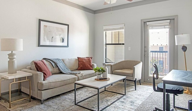 Landing | Chic 3BD, Pool, Clubhouse
