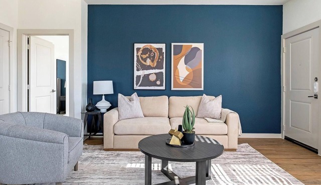 Landing | Chic 3BD, Pool, Gym