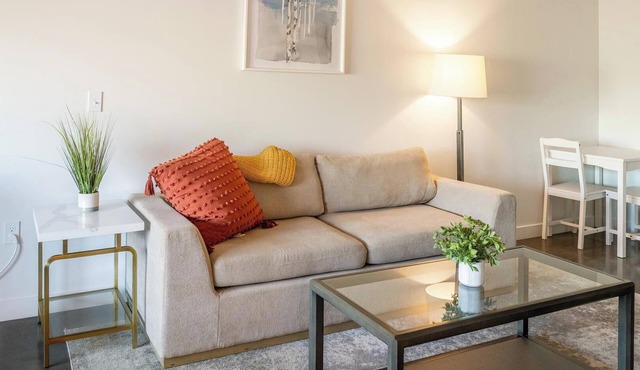 Landing | Chic Studio, Gym, Rooftop Lounge