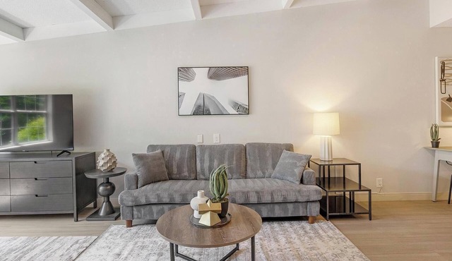 Landing | Chic Studio, Gym, Pool