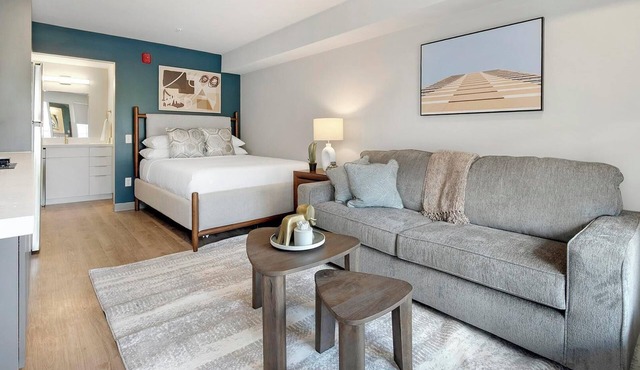 Landing | Chic Studio in Downtown Hermitage