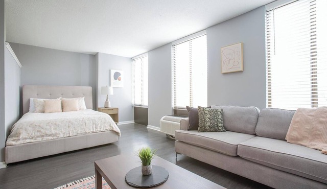 Landing | Chic Studio, Gym, Pool
