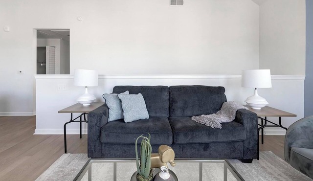 Landing | Incredible 2BD, Pool, Gym
