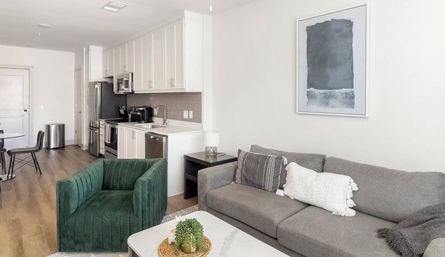 Landing | Incredible 1BD, Gym, Clubhouse