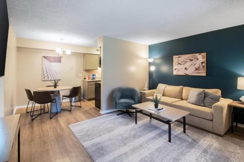 Landing Incredible 1BD Gym Pool