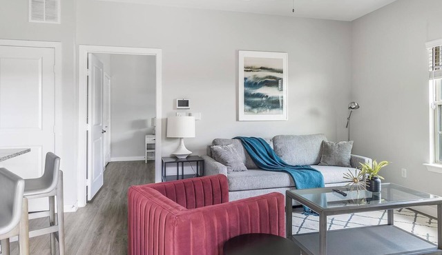 Landing | Incredible 1BD, Pool, Gym