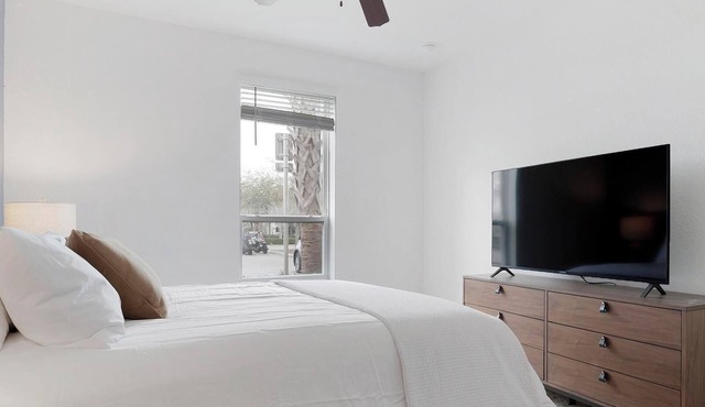 Landing | Incredible 1BD, Gym, Clubhouse