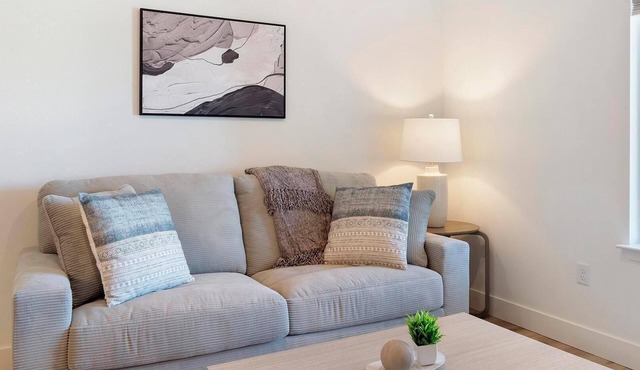 Landing | Incredible 1BD, Gym, Clubhouse