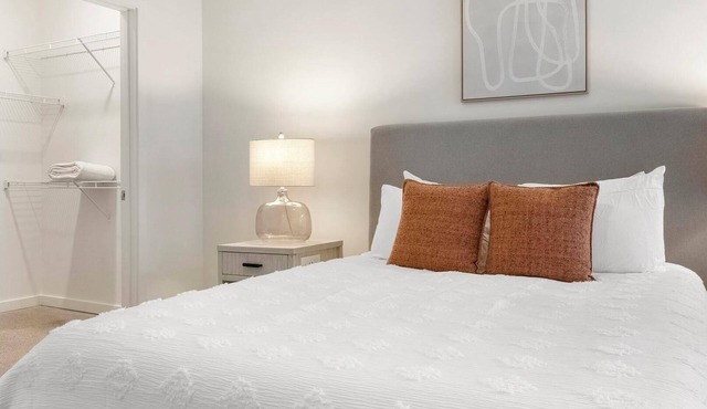 Landing | Incredible 1BD, Pool, Rooftop Lounge
