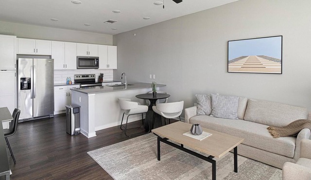 Landing | Incredible 1BD, Pool, Gym