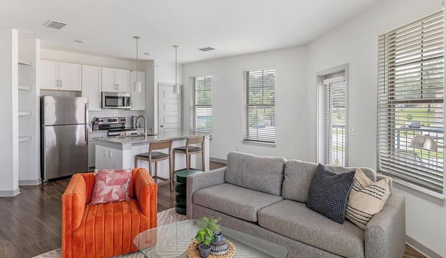 Landing | Incredible 2BD, Clubhouse, Pool