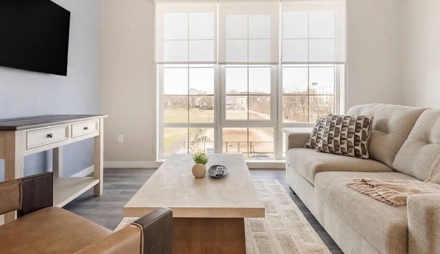 Landing | Incredible 2BD, Gym, Yoga Studio
