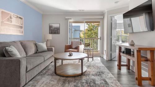 Landing Incredible 2BD Clubhouse Gym