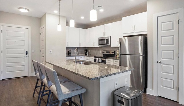 Landing | Incredible 2BD, Clubhouse