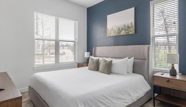 Landing | Incredible 2BD, Clubhouse, Pool
