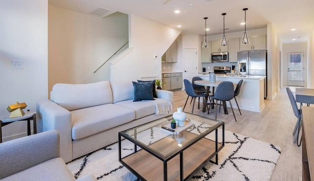 Landing | Incredible 3BD, Yoga Studio, Clubhouse