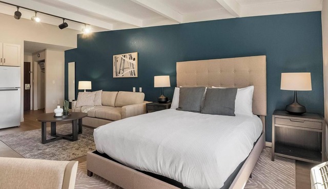 Landing | Incredible Studio, Pool, Gym