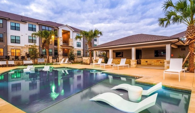 Landing | Incredible 1BD, Courtyard, Pool