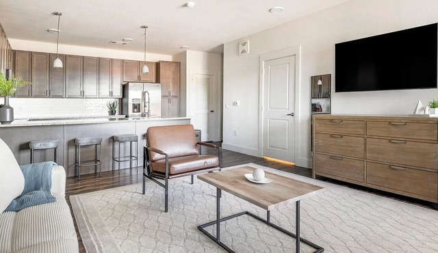 Landing | Incredible 2BD, Pool, Gym