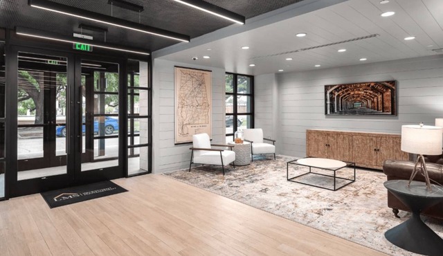 Landing l Sleek Studio w/Rooftop Views