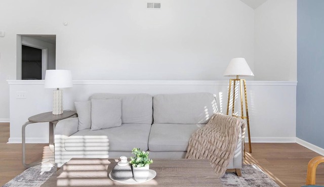 Landing | Modern 1BD, Gym, Clubhouse