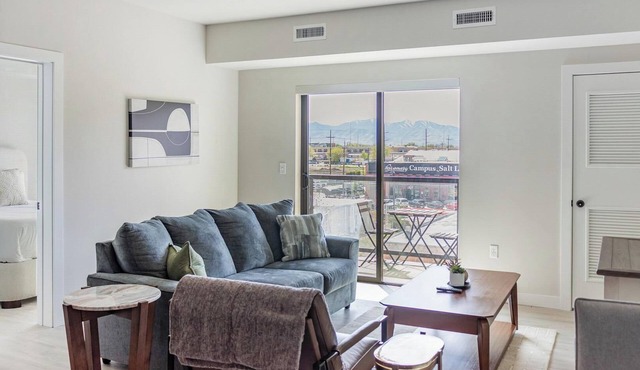 Landing | Modern 1BD in Granary District