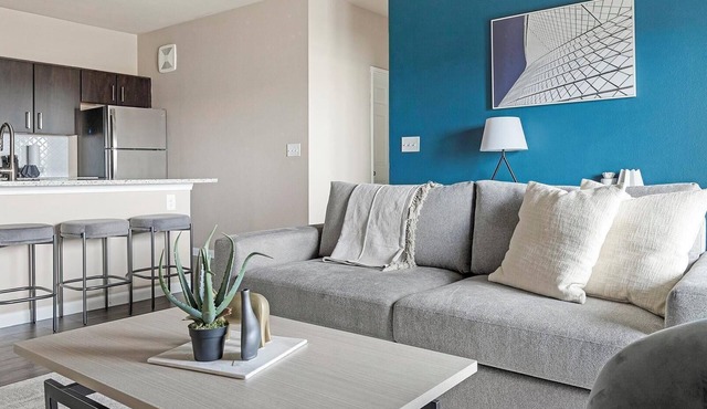 Landing | Modern 1BD, Gym, Pool
