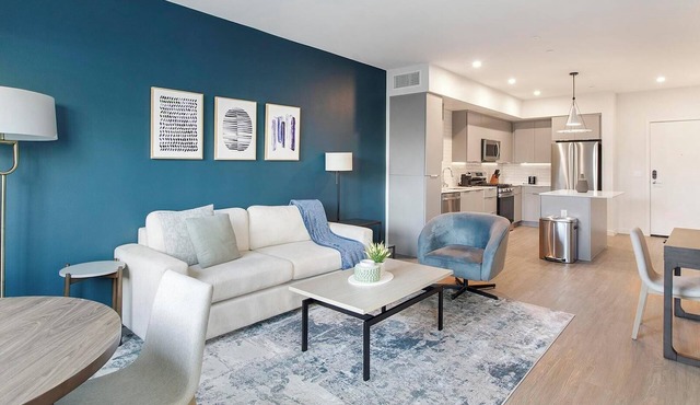 Landing | Modern 1BD, Pool, Rooftop Lounge