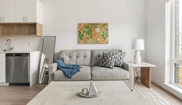 Landing | Modern 1BD, Clubhouse, Courtyard