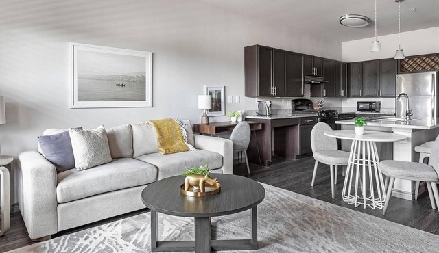 Landing | Modern 1BD, Courtyard, Rooftop Lounge