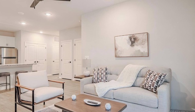 Landing | Modern 1BD, Clubhouse, Pool