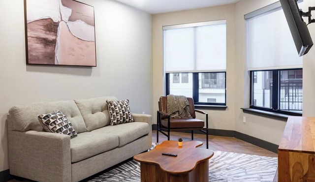 Landing | Modern 1BD, Clubhouse