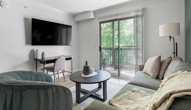 Landing | Modern 1BD, Courtyard, Pool