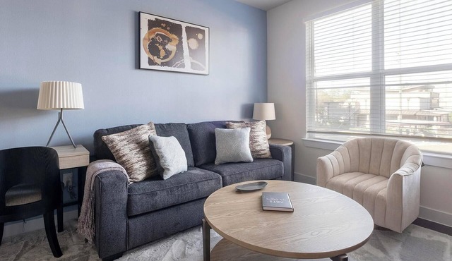 Landing | Modern 1BD, Courtyard, Clubhouse