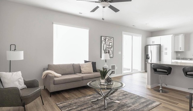 Landing | Modern 1BD, Courtyard, Clubhouse