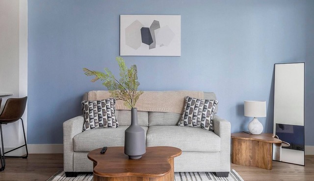 Landing | Modern 1BD, Courtyard, Gym