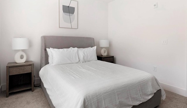 Landing | Modern 1BD, Gym, Pool