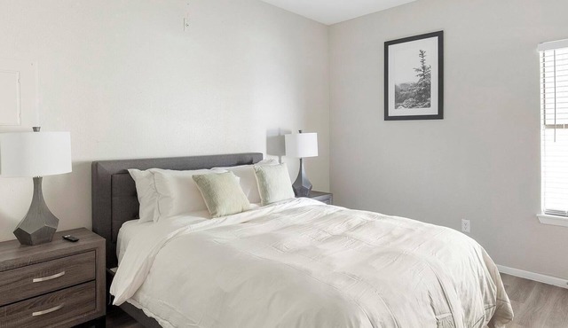Landing | Modern 1BD, Gym, Pool