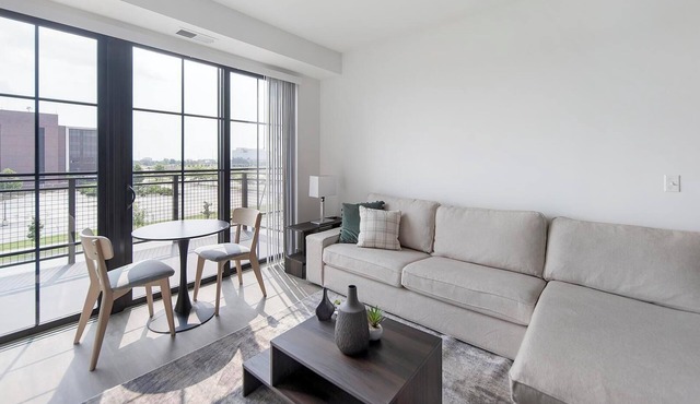 Landing | Modern 1BD, Gym, Pool