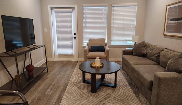 Landing | Modern 1BD, Gym, Pool