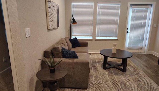 Landing | Modern 1BD, Gym, Pool