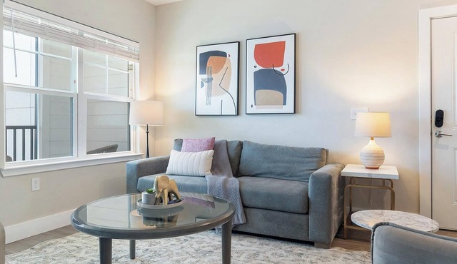 Landing | Modern 1BD, Gym, Clubhouse