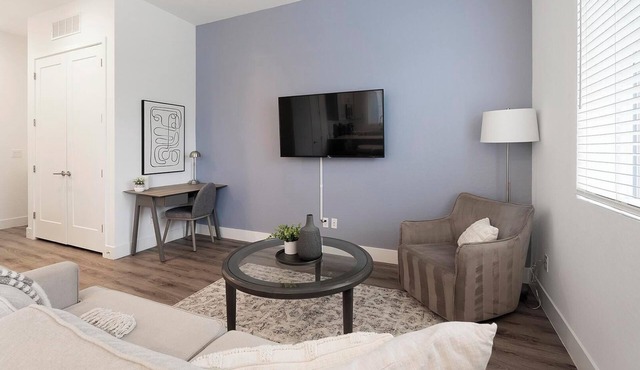 Landing | Modern 1BD, Gym
