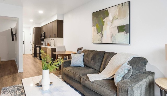Landing | Modern 1BD, Gym