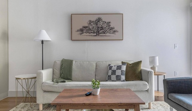 Landing | Modern 1BD in Montopolis